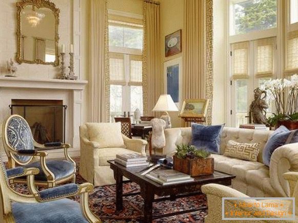Luxuoso interior de uma sala de estar em uma casa privada no estilo de um clássico