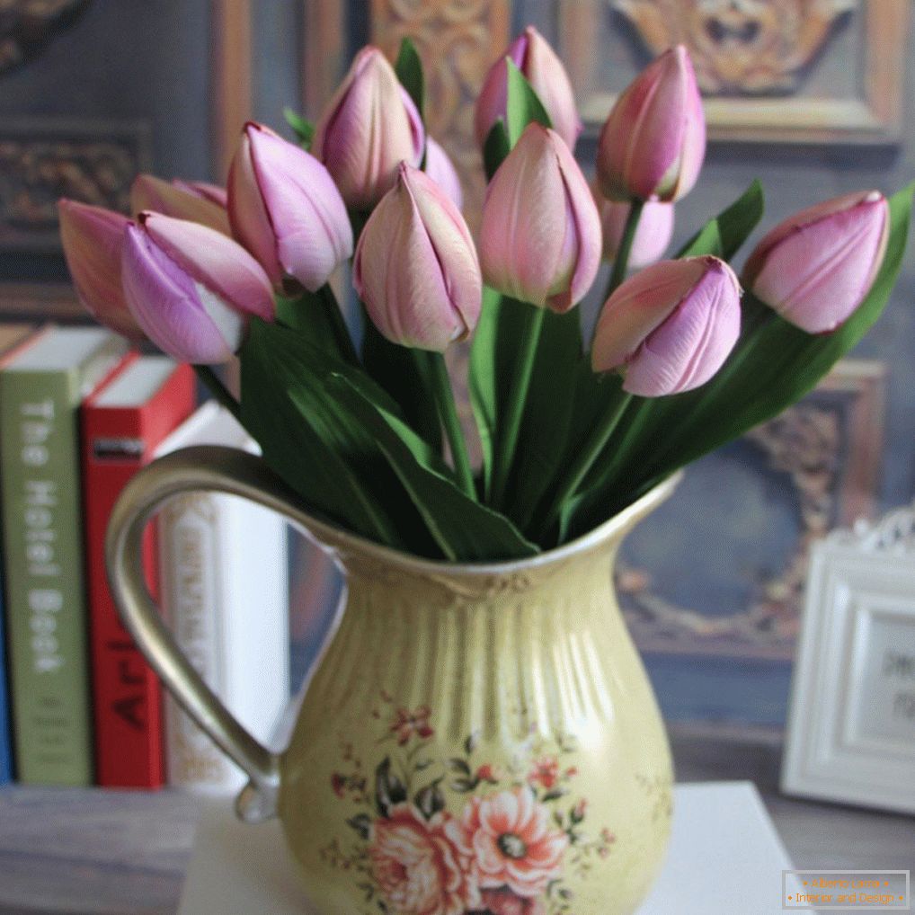 Monobook de tulipas artificiais