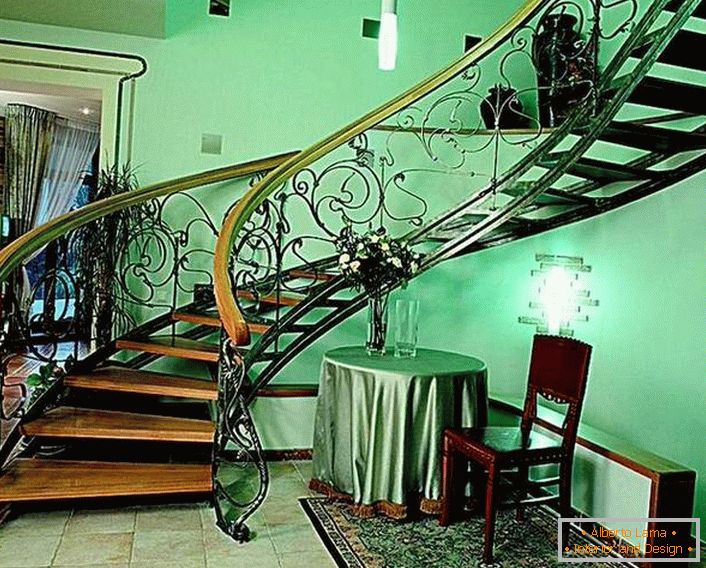Estilo clássico na combinação de materiais e suavidade das linhas da elegante escadaria.