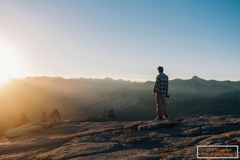 Amanhecer nas montanhas, fotógrafo Julian Bialowas