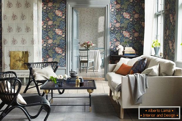 Moderna sala de estar com papel de parede floral