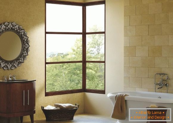 Melhor design de janela - foto de uma janela de canto no banheiro
