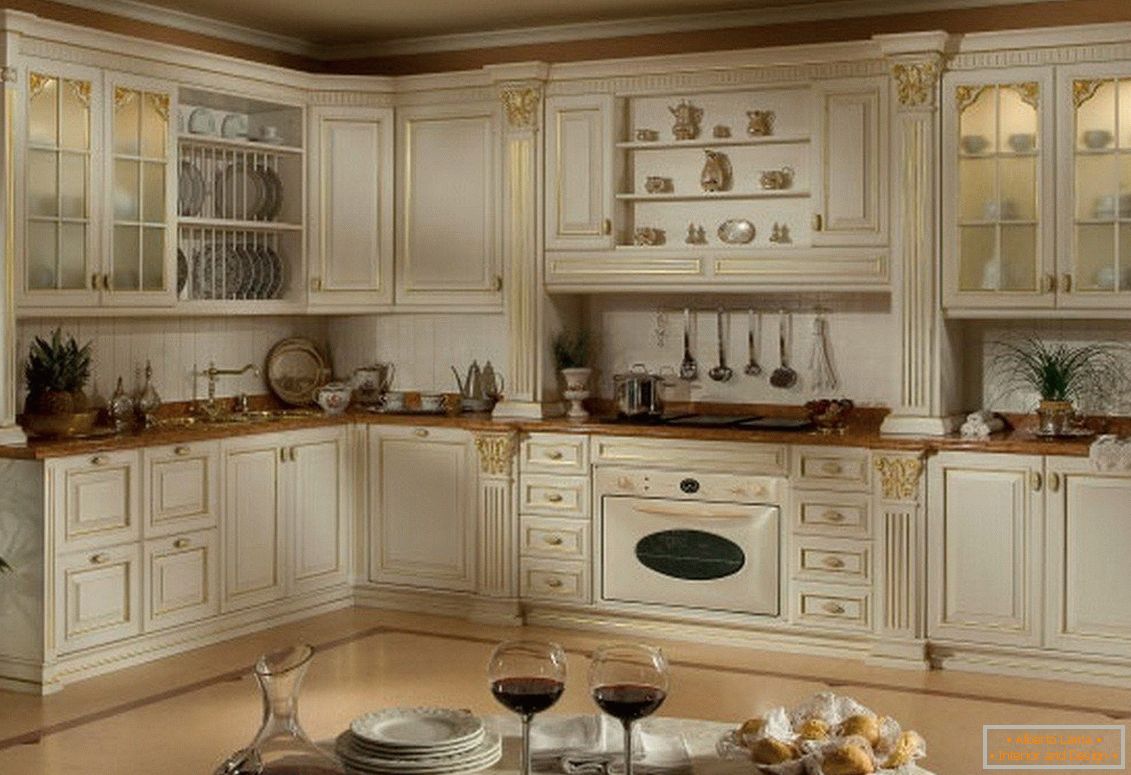 Design de cozinha clássica na cor branca