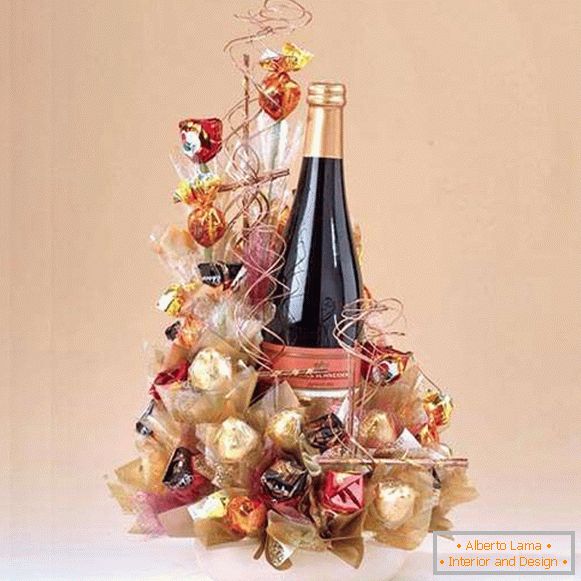 Como decorar uma garrafa de champanhe com doces на праздник