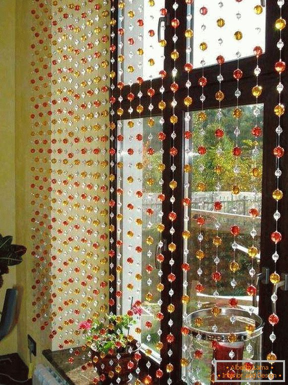 cortinas bonitas na cozinha com uma porta da varanda, foto 31