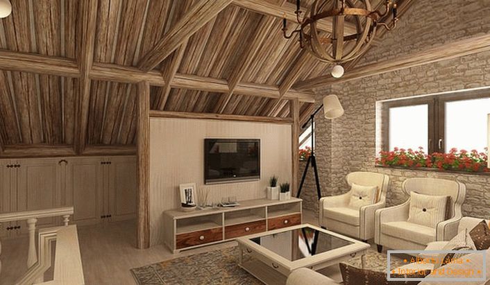 Quarto no sótão da casa escandinava. O espaço do sótão sob a orientação clara do designer tornou-se uma sala de estar completa, funcional e atraente.