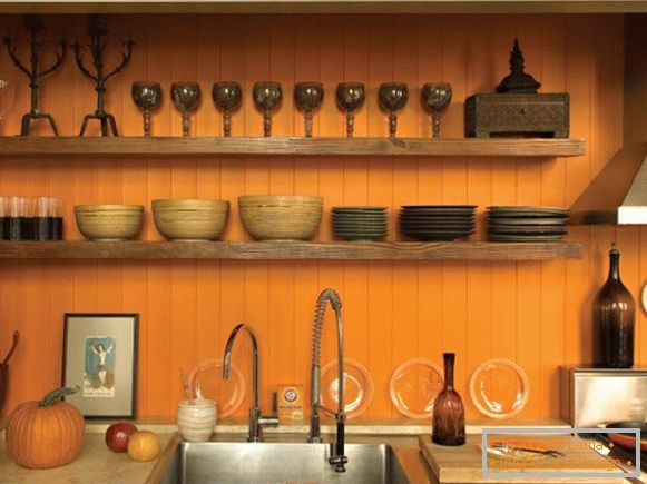 Design de cozinha com paredes laranja