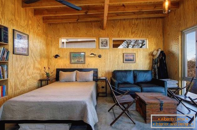 Pequena casa de madeira barata nos EUA: современный интерьер