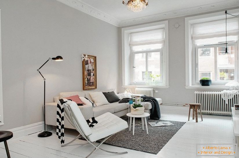 A sala de estar do apartamento em estilo escandinavo