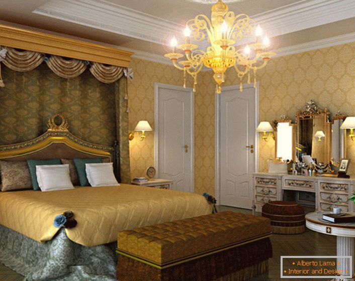 Um espaçoso quarto em estilo império com iluminação devidamente selecionada. Acima da cama há um toldo de tecido caro e pesado.