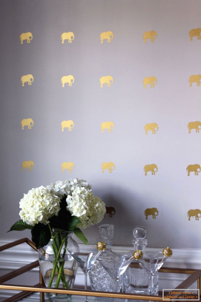 elefante-roxo-e-ouro-papel de parede-design-idéias-casa-lambris-bonito-papel de parede-animal-impressão-papel de parede-diy-bar-cart-como-fazer-inspiração-perfume-garrafas-decor-gold- shop-room-ideas