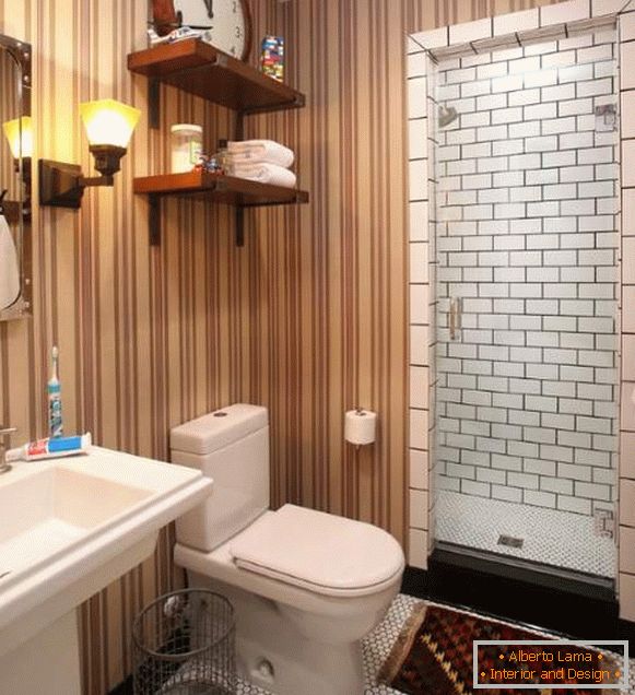Bela casa de banho - foto design com papel de parede em listras