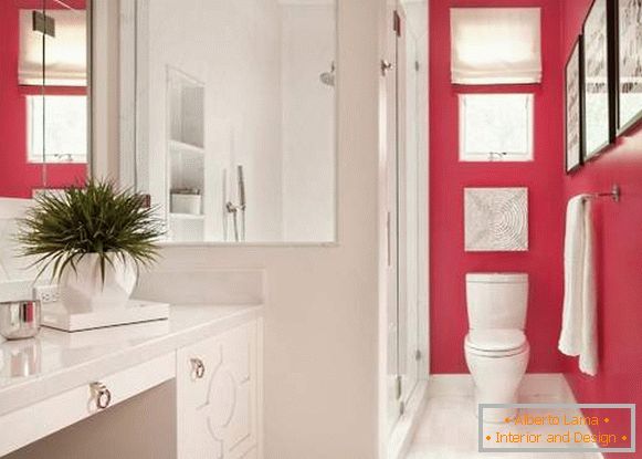 Bela casa de banho pequena - foto na cor branca e rosa