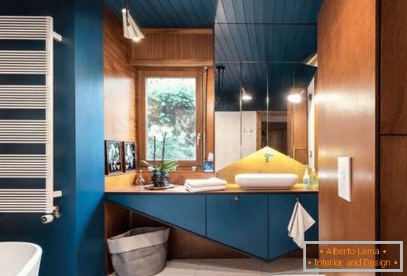 Belas casas de banho - foto na cor azul escuro