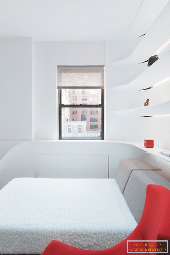 Interior criativo do apartamento na cor branca