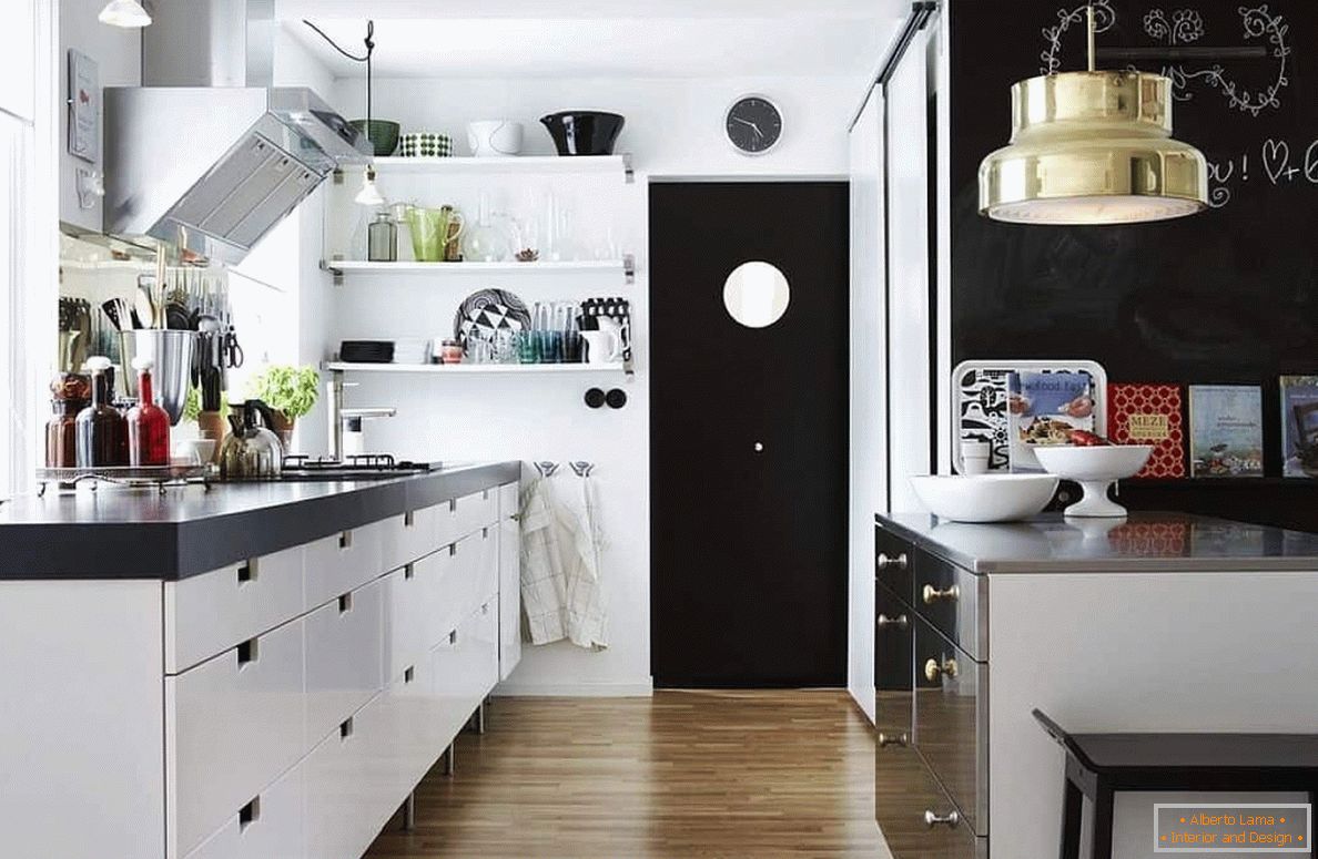 Pequena cozinha em estilo escandinavo