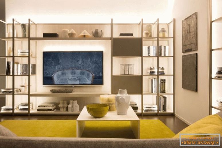 TV no interior da sala de estar