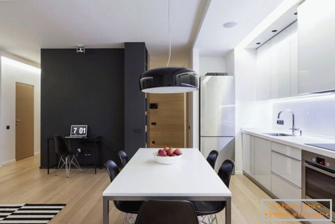 Cozinha e sala de jantar no apartamento