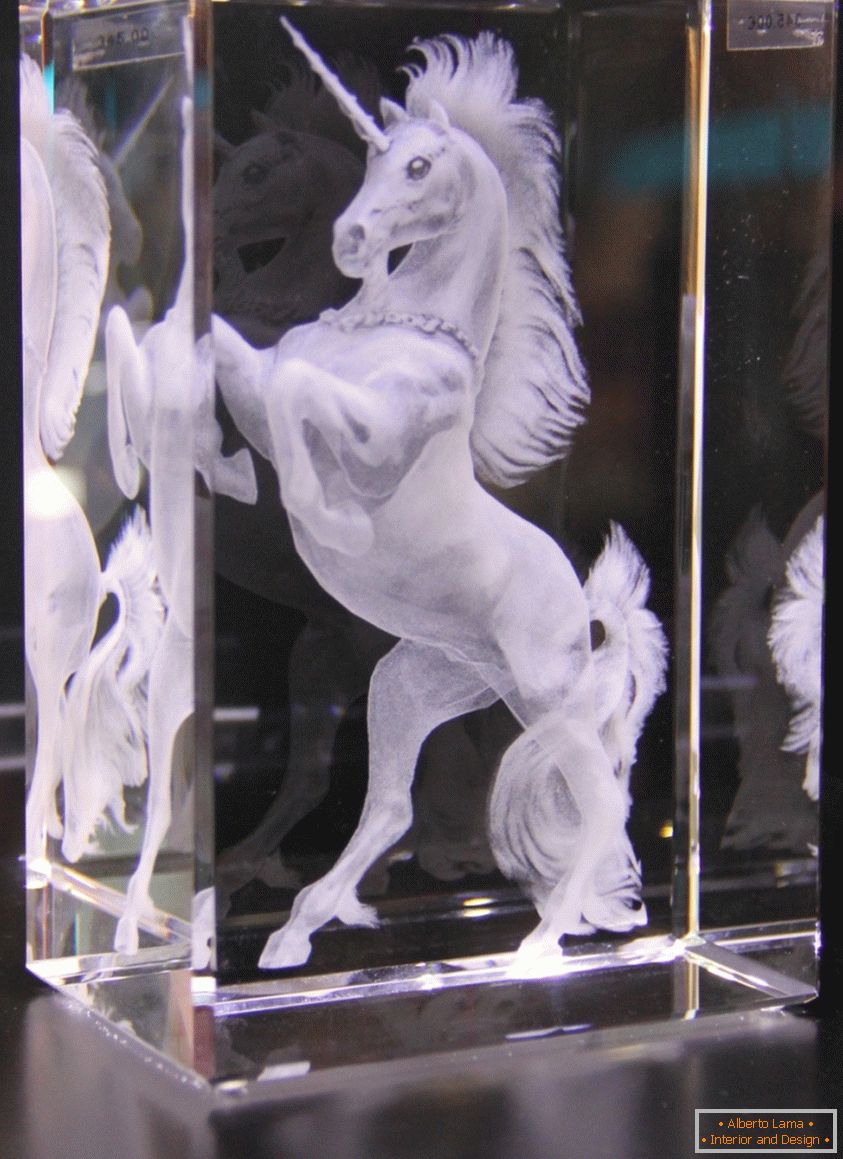 Gravura a laser 3D de um cavalo em vidro