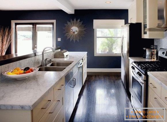 Design de cozinha azul escuro