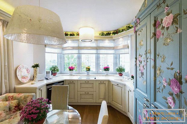 design de cozinha no estilo da Provence com motivos florais