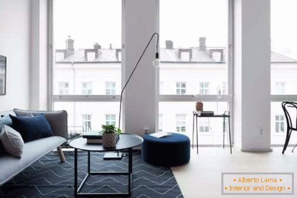 Estúdio pequeno apartamento - design de interiores da sala de estar na foto