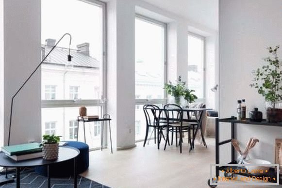 Projeto de um pequeno apartamento de estúdio de 30 metros quadrados - uma foto de uma sala de estar e uma área de jantar