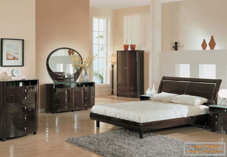 clássico-e-simples-quarto-tendências-com-lustroso-móveis-com-vaidade-e-cômoda-também-cama-sofá-e-shag-tapete-e-laminado-piso-e-mesa-lâmpada
