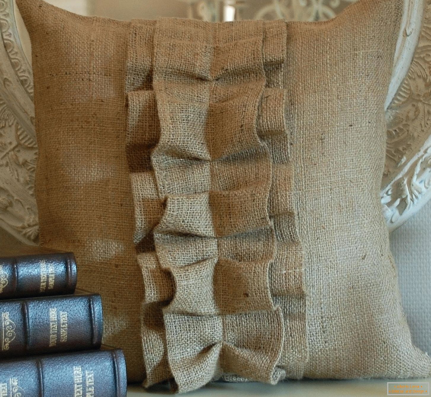 Livros e um saco de serapilheira
