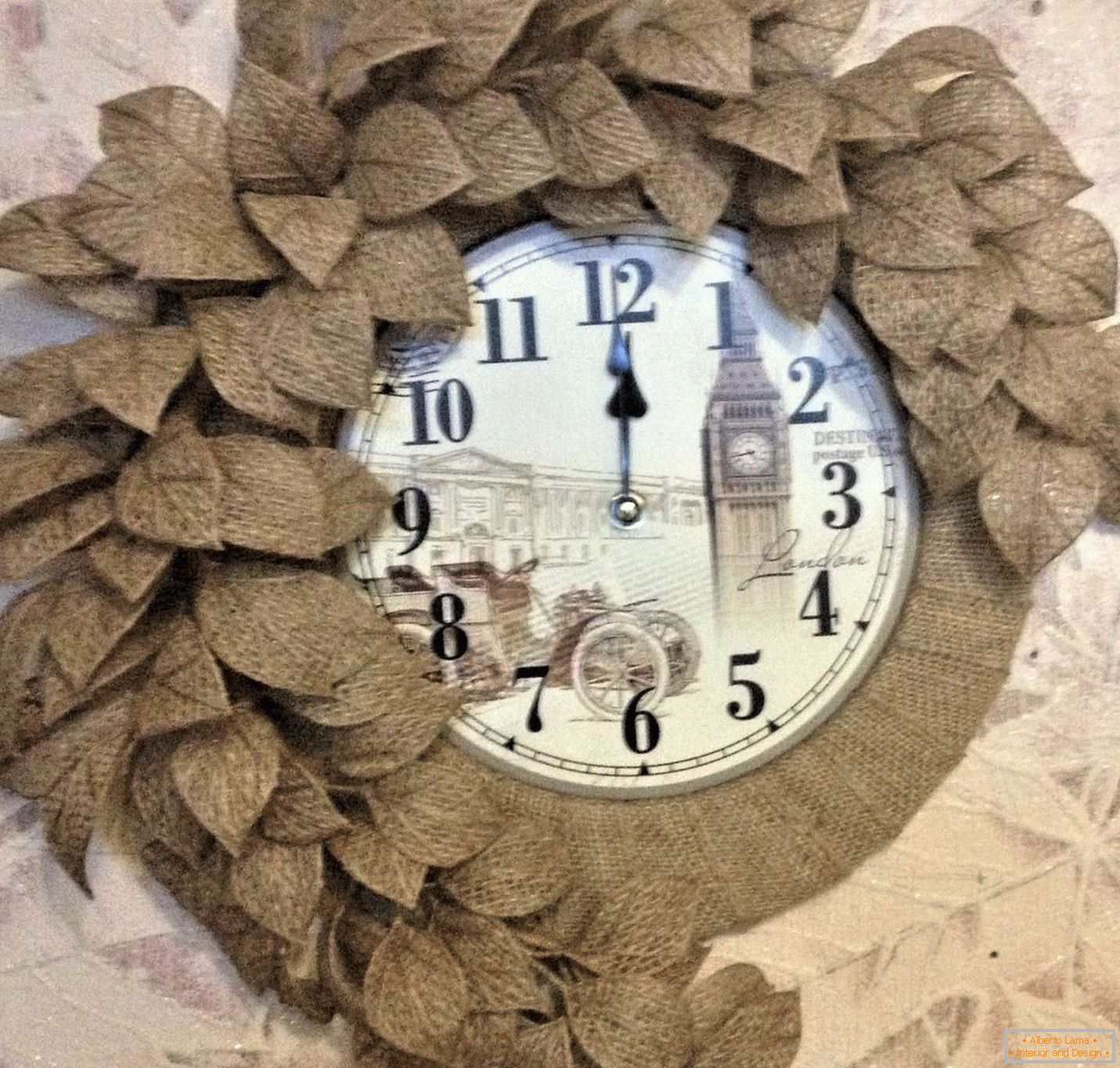Relógios com decoração de serapilheira
