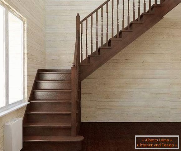 Escadas intermediárias em uma casa particular com várias marchas de madeira