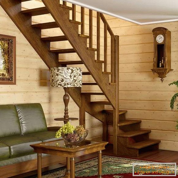 Escadas de madeira intermediárias em uma casa particular - foto design em estilo moderno