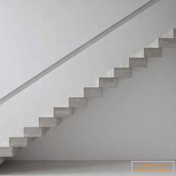 Tipos de escadas em uma casa particular - escada em cantilever de concreto