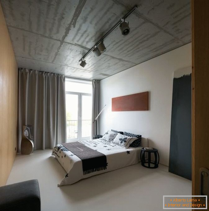 Quarto de um pequeno apartamento de um quarto em Kiev