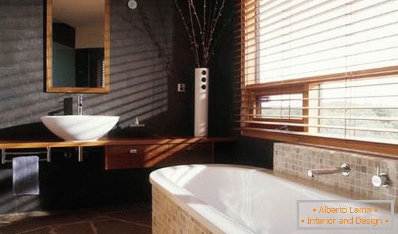 Design de uma casa de banho com materiais naturais