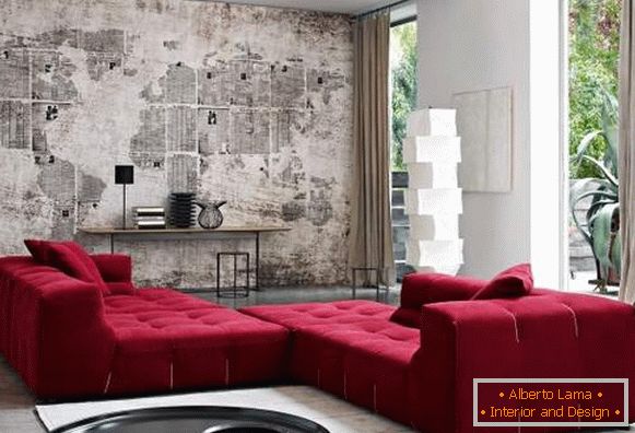Sofás vermelhos brilhantes na foto da sala de estar
