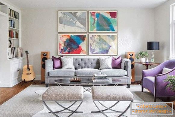 Sofá de luxo em foto colorida prata no interior da sala de estar