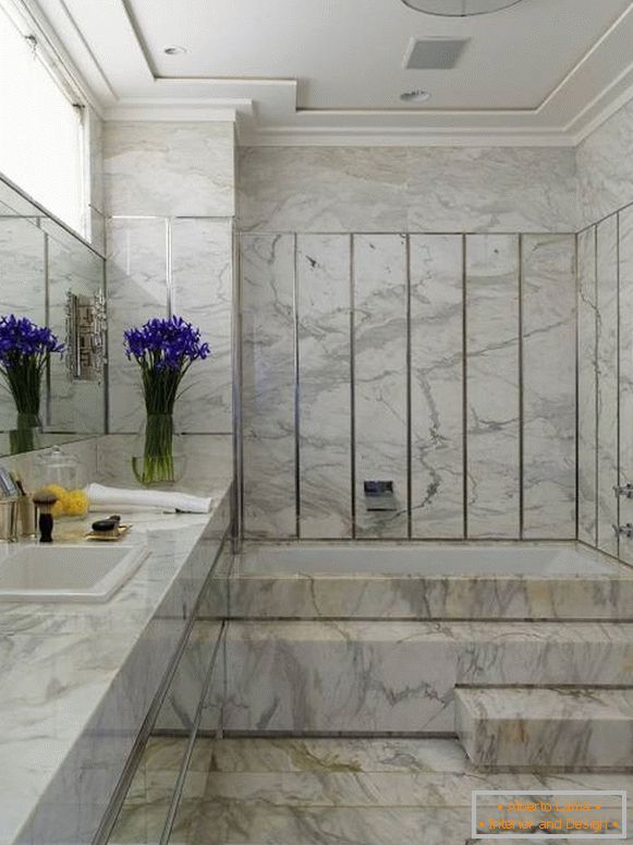 Casa de banho totalmente em mármore