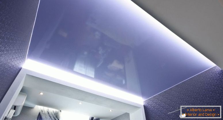 teto flutuante no banheiro violeta