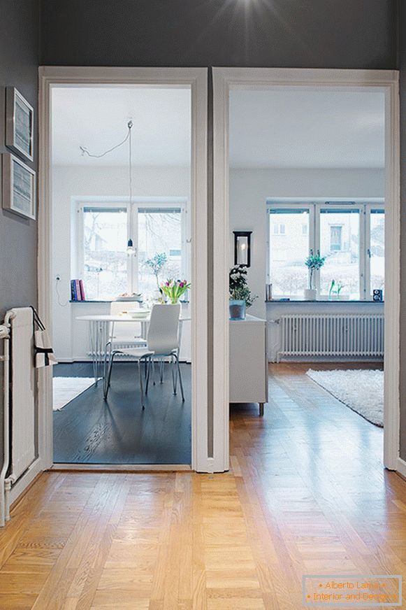 Interior de um pequeno apartamento sueco