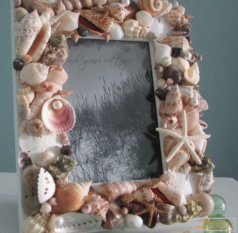 Photo frame decorado com conchas com cola