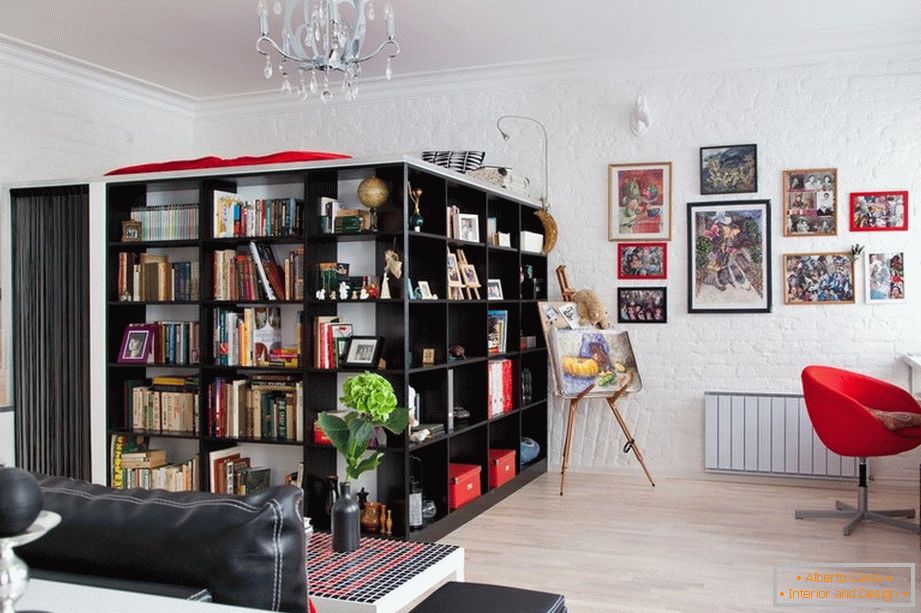 Biblioteca em um pequeno apartamento