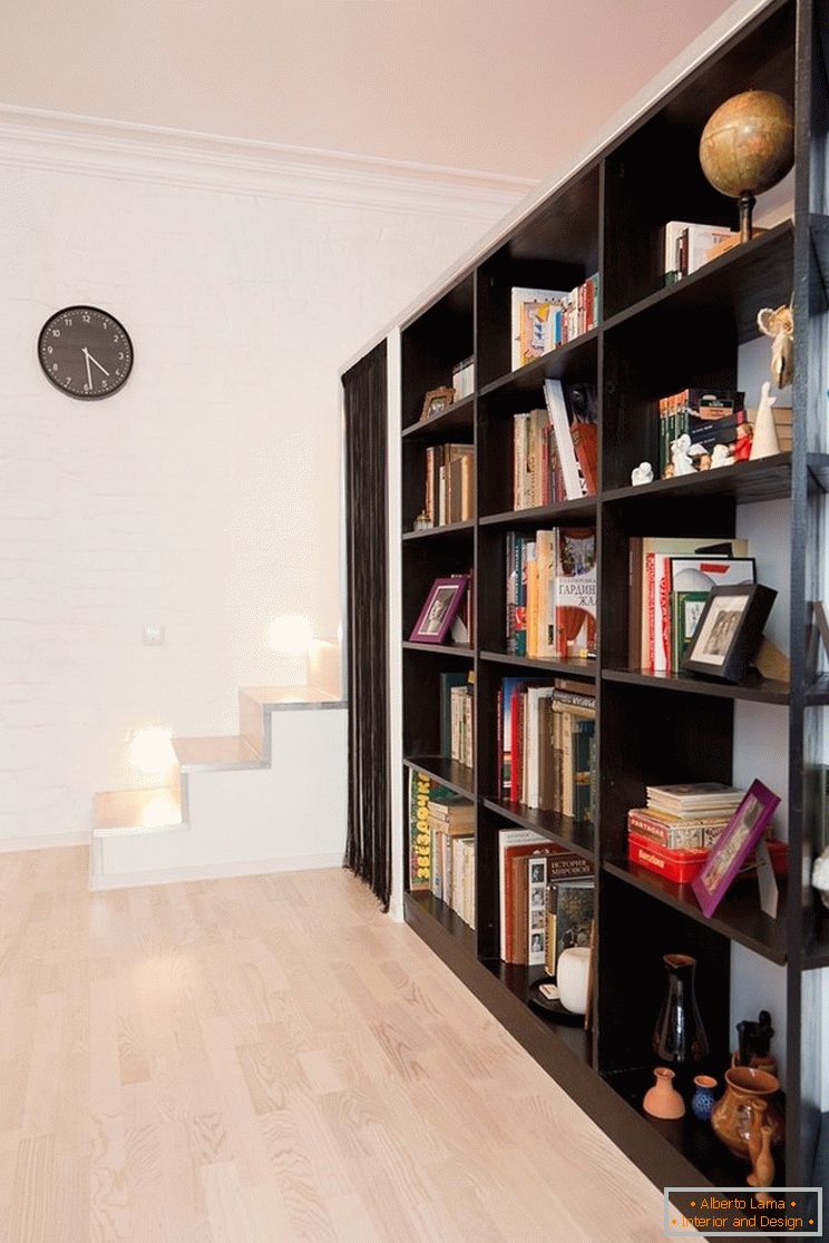 Biblioteca em um pequeno apartamento