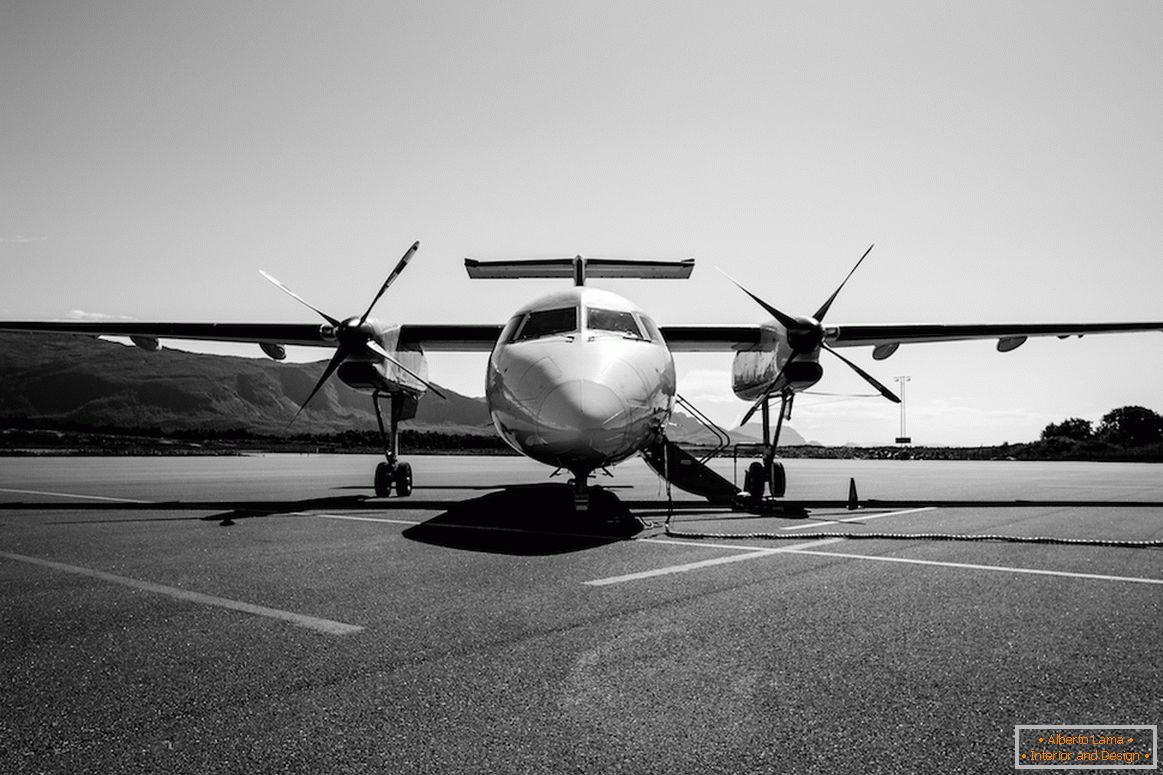 Foto em preto e branco de aeronaves