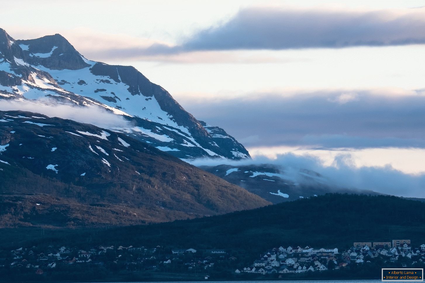 Красивые пейзажи гор в Tromso