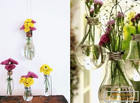 Flores em lâmpadas antigas