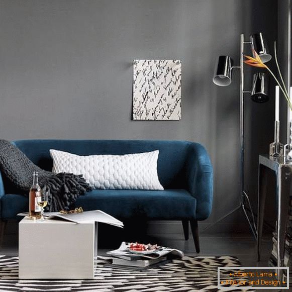 O design da sala de estar em estilo moderno e cores escuras
