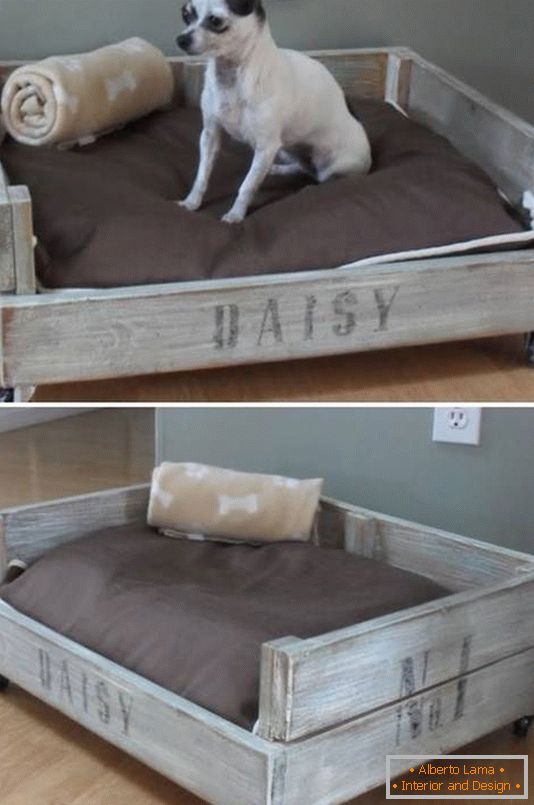 Cama para um cachorro de móveis antigos