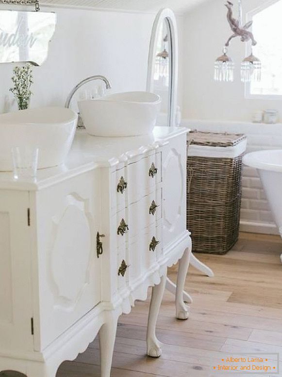Móveis brancos para banheiro Provence