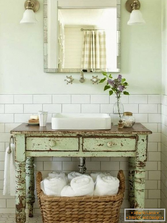 Mobiliário de casa de banho antigo para Provence